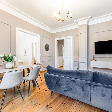 Neu! Einzigartige Stadtvilla, Super Lage, Parkplatz Apartment *
